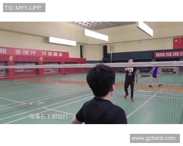 林丹与足球明星同框合影展现运动精神与友谊的精彩瞬间